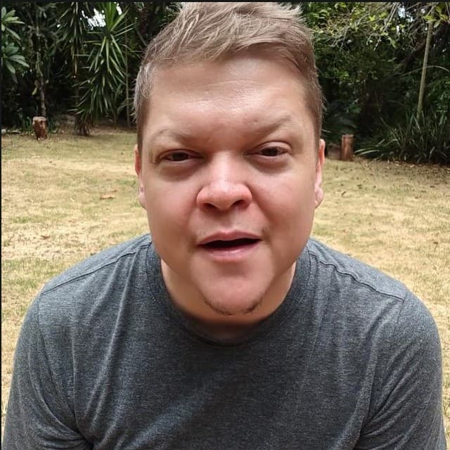 Panda Mendes, apresentador do Cosmovisão Podcast